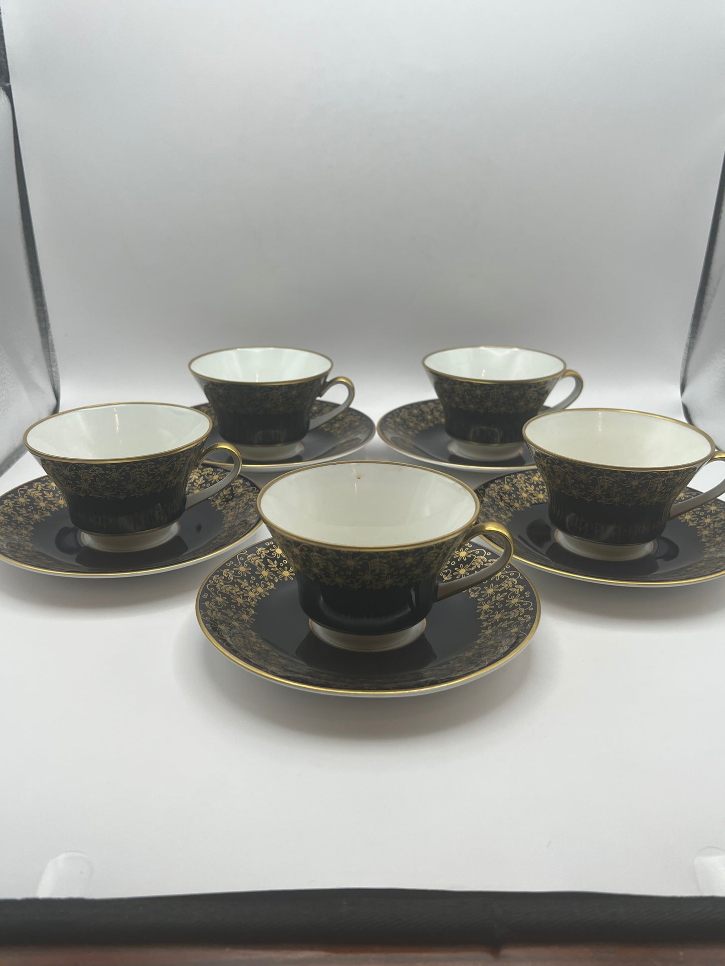 Set of Five Weimar Porcelain Kobalt Tea Cups & Saucers