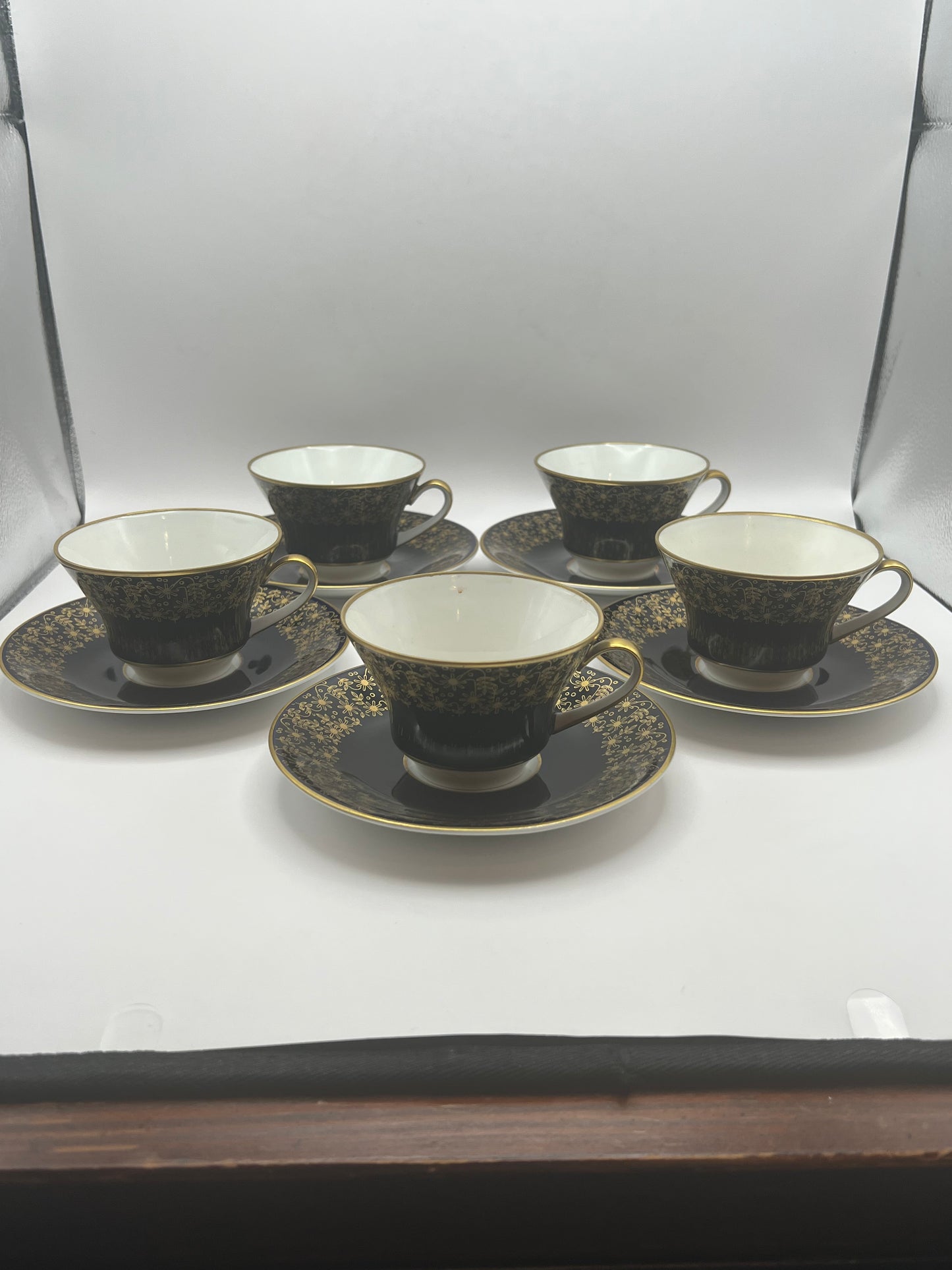 Set of Five Weimar Porcelain Kobalt Tea Cups & Saucers